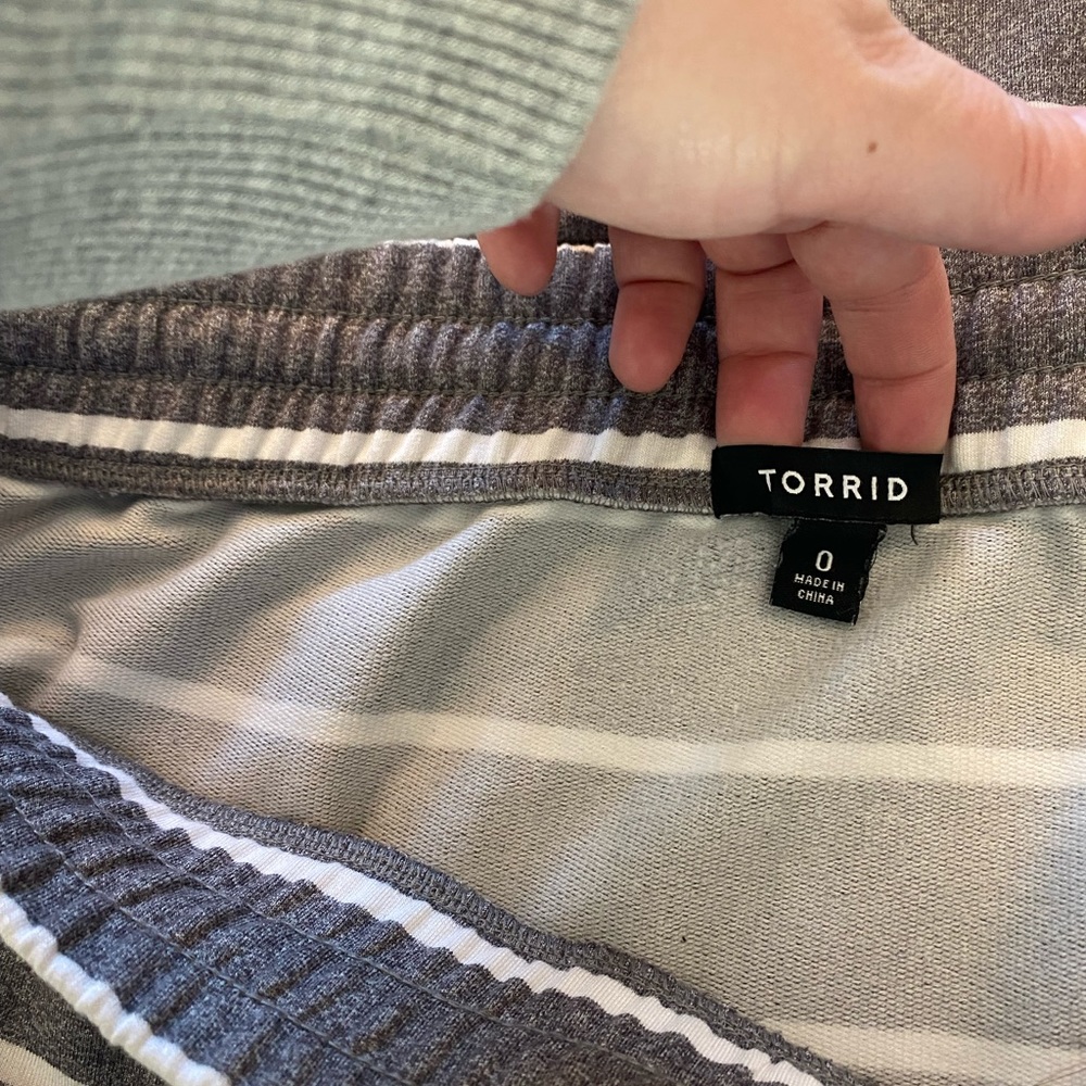 Torrid sporty pull on skirt size 0 - Picture 2 of 4
